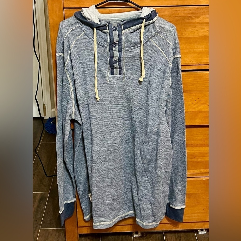 BLACK JACK LONG SLEEVE  PULL OVER TOP WITH HOODIE, SIZE XL (18)